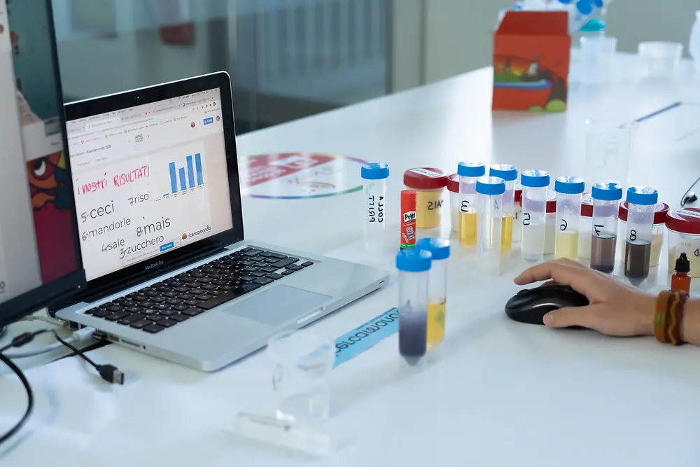 ricercamondo-henkel-scienza-bambini-esperimenti-pritt